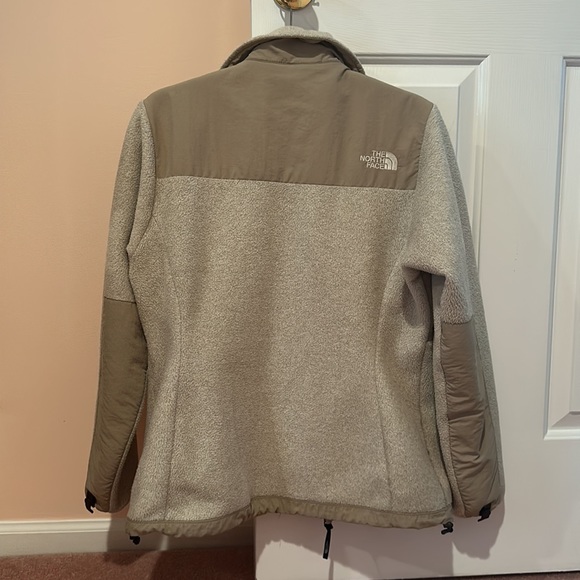 The North Face Jacket - Women’s Medium - Picture 4 of 6